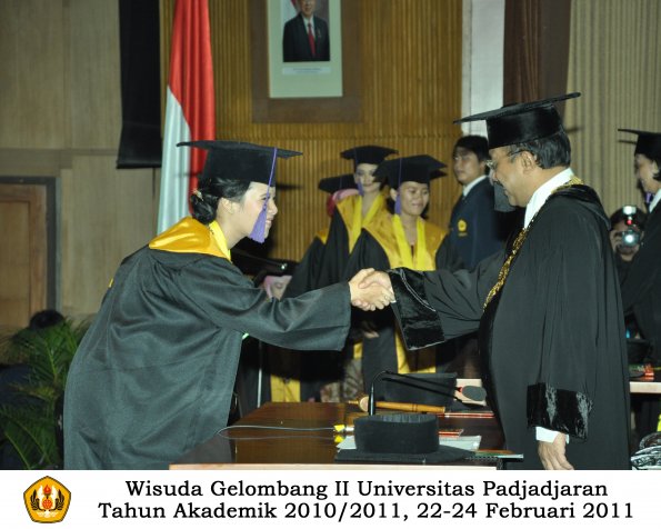 wisuda-psikologi-s2-s1-oleh-rektor-050