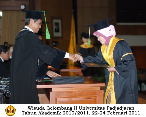 wisuda-fk-s2-spesialis-profesi-s1-d4-d3-oleh-dekan-021