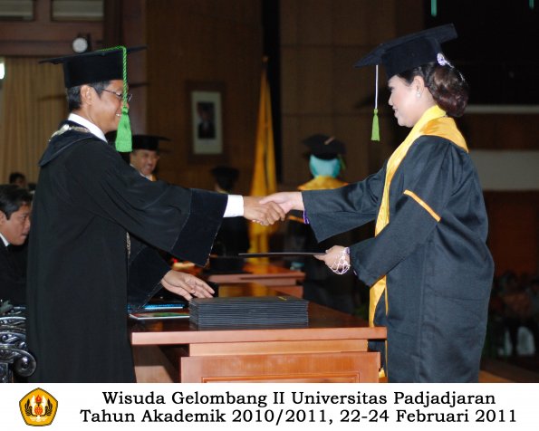 wisuda-fk-s2-spesialis-profesi-s1-d4-d3-oleh-dekan-023