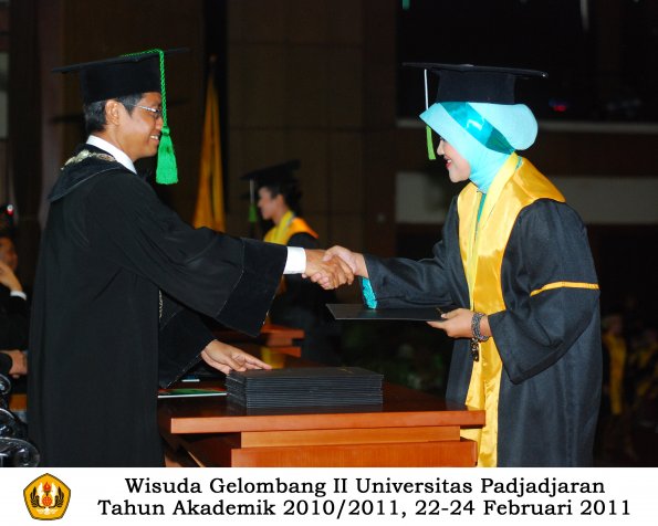 wisuda-fk-s2-spesialis-profesi-s1-d4-d3-oleh-dekan-026