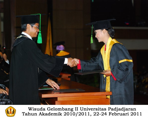 wisuda-fk-s2-spesialis-profesi-s1-d4-d3-oleh-dekan-066