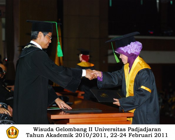 wisuda-fk-s2-spesialis-profesi-s1-d4-d3-oleh-dekan-068