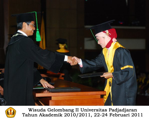 wisuda-fk-s2-spesialis-profesi-s1-d4-d3-oleh-dekan-070