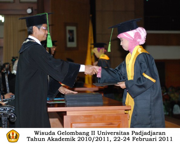 wisuda-fk-s2-spesialis-profesi-s1-d4-d3-oleh-dekan-081