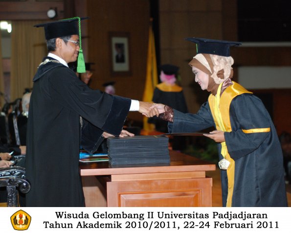 wisuda-fk-s2-spesialis-profesi-s1-d4-d3-oleh-dekan-084