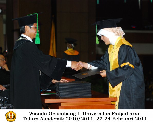 wisuda-fk-s2-spesialis-profesi-s1-d4-d3-oleh-dekan-102