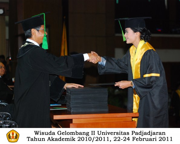 wisuda-fk-s2-spesialis-profesi-s1-d4-d3-oleh-dekan-110