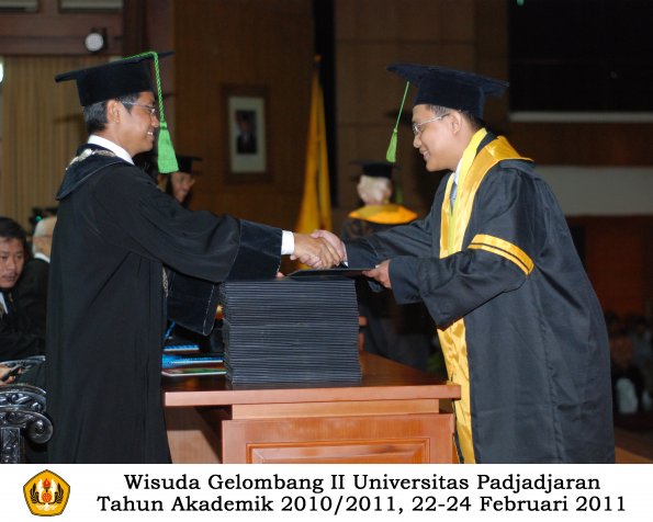 wisuda-fk-s2-spesialis-profesi-s1-d4-d3-oleh-dekan-111