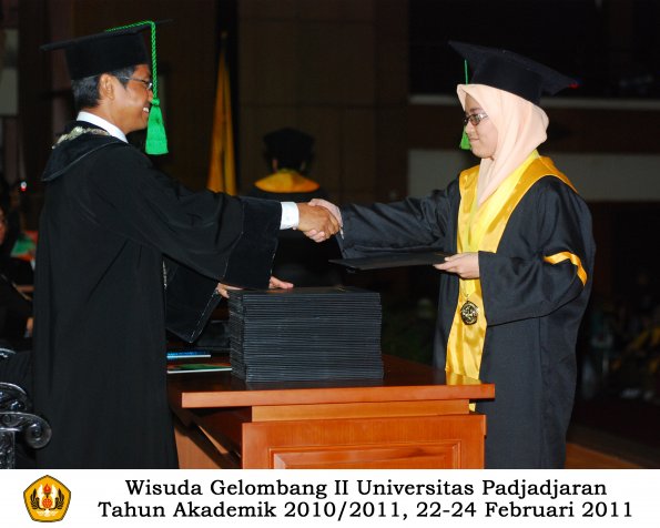 wisuda-fk-s2-spesialis-profesi-s1-d4-d3-oleh-dekan-112