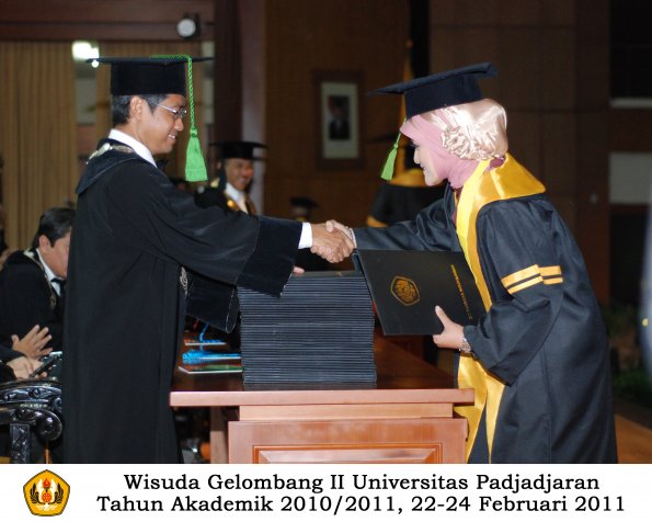 wisuda-fk-s2-spesialis-profesi-s1-d4-d3-oleh-dekan-113