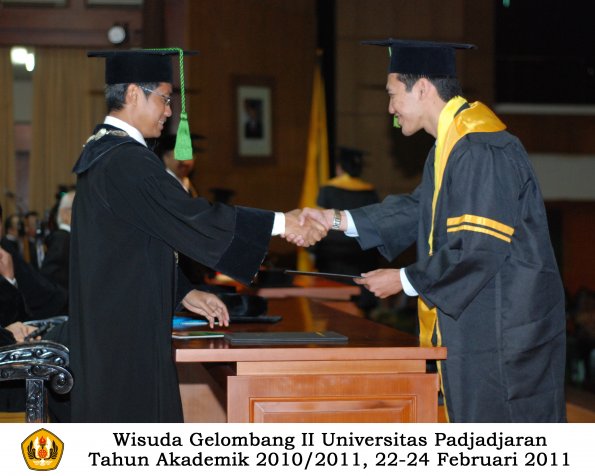 wisuda-fk-s2-spesialis-profesi-s1-d4-d3-oleh-dekan-119