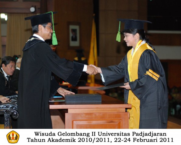 wisuda-fk-s2-spesialis-profesi-s1-d4-d3-oleh-dekan-124