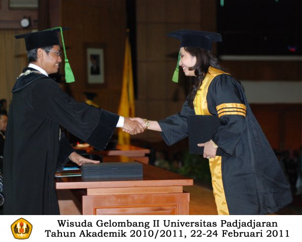 wisuda-fk-s2-spesialis-profesi-s1-d4-d3-oleh-dekan-125