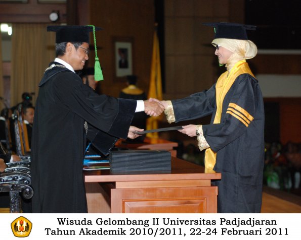 wisuda-fk-s2-spesialis-profesi-s1-d4-d3-oleh-dekan-139