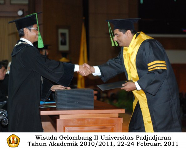 wisuda-fk-s2-spesialis-profesi-s1-d4-d3-oleh-dekan-145