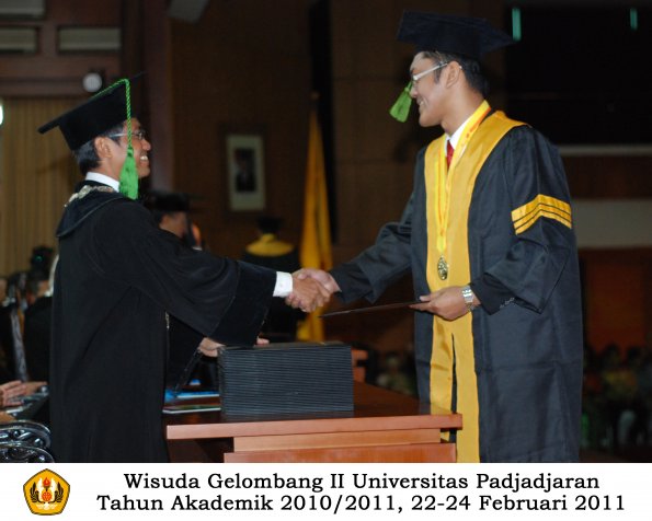 wisuda-fk-s2-spesialis-profesi-s1-d4-d3-oleh-dekan-147