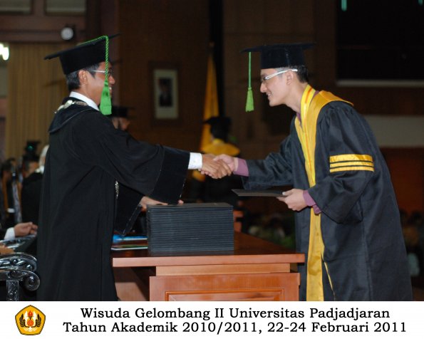 wisuda-fk-s2-spesialis-profesi-s1-d4-d3-oleh-dekan-151