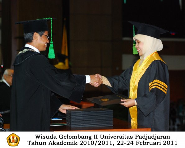 wisuda-fk-s2-spesialis-profesi-s1-d4-d3-oleh-dekan-152