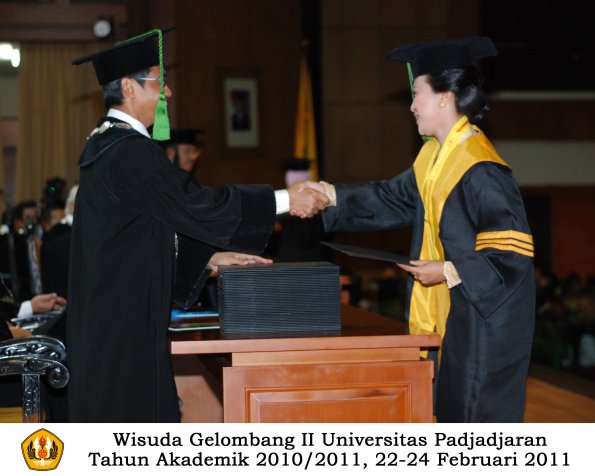 wisuda-fk-s2-spesialis-profesi-s1-d4-d3-oleh-dekan-153