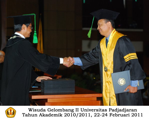 wisuda-fk-s2-spesialis-profesi-s1-d4-d3-oleh-dekan-154