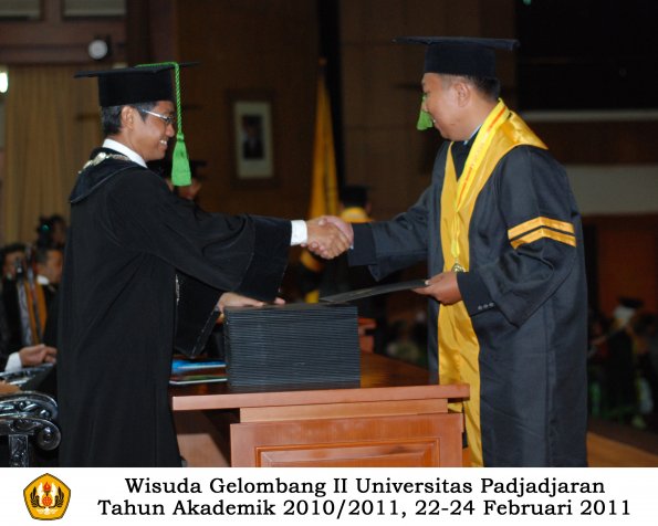 wisuda-fk-s2-spesialis-profesi-s1-d4-d3-oleh-dekan-157