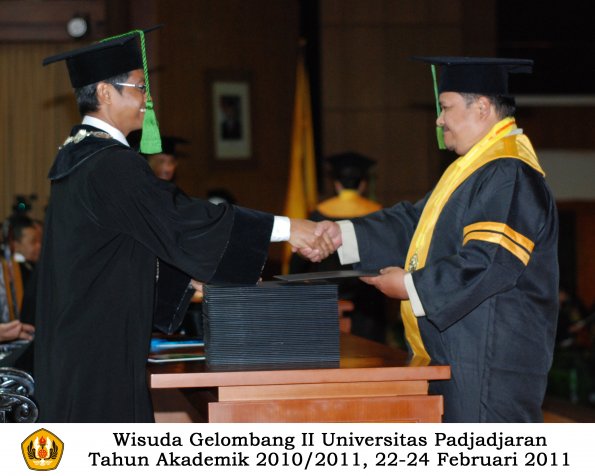 wisuda-fk-s2-spesialis-profesi-s1-d4-d3-oleh-dekan-159