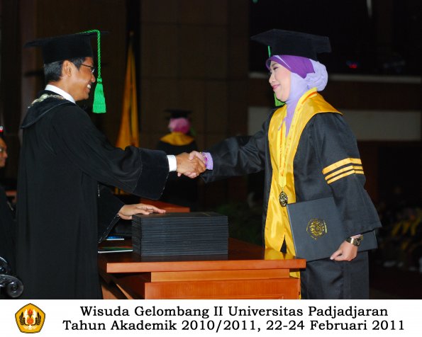 wisuda-fk-s2-spesialis-profesi-s1-d4-d3-oleh-dekan-160