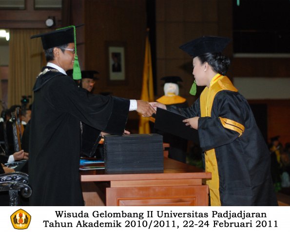 wisuda-fk-s2-spesialis-profesi-s1-d4-d3-oleh-dekan-161