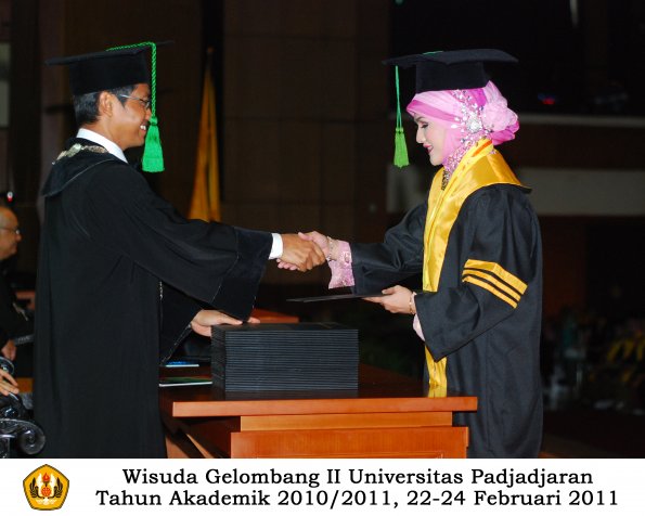 wisuda-fk-s2-spesialis-profesi-s1-d4-d3-oleh-dekan-162