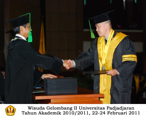 wisuda-fk-s2-spesialis-profesi-s1-d4-d3-oleh-dekan-163