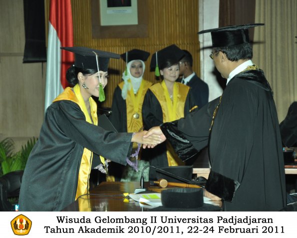 wisuda-fk-s2-spesialis-profesi-s1-d4-d3-oleh-rektor-001