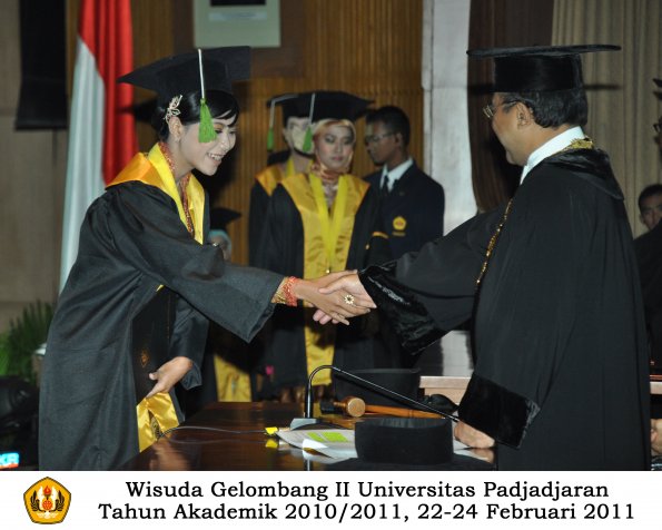 wisuda-fk-s2-spesialis-profesi-s1-d4-d3-oleh-rektor-004