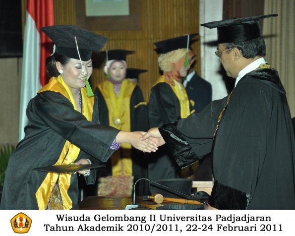 wisuda-fk-s2-spesialis-profesi-s1-d4-d3-oleh-rektor-007