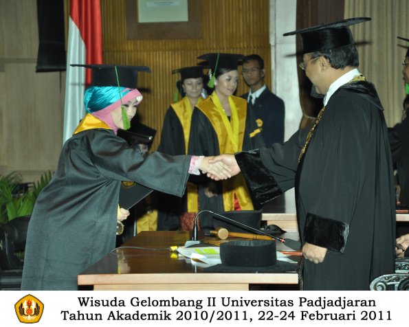 wisuda-fk-s2-spesialis-profesi-s1-d4-d3-oleh-rektor-045