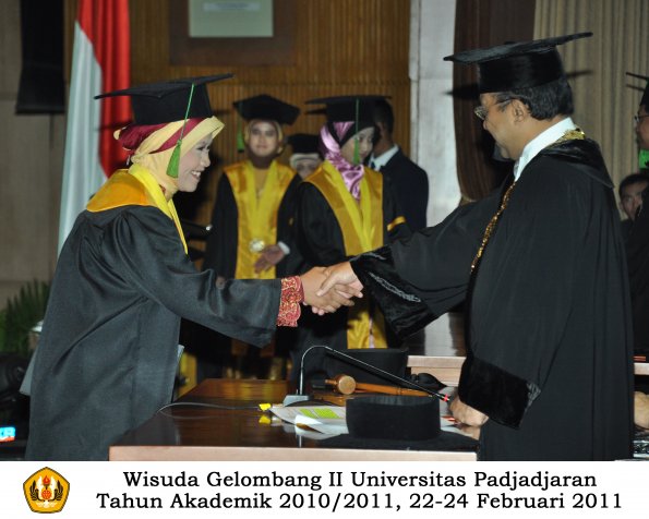 wisuda-fk-s2-spesialis-profesi-s1-d4-d3-oleh-rektor-046