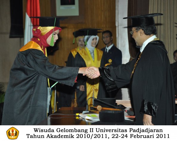 wisuda-fk-s2-spesialis-profesi-s1-d4-d3-oleh-rektor-060