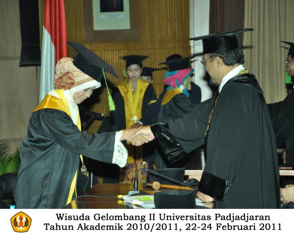 wisuda-fk-s2-spesialis-profesi-s1-d4-d3-oleh-rektor-065