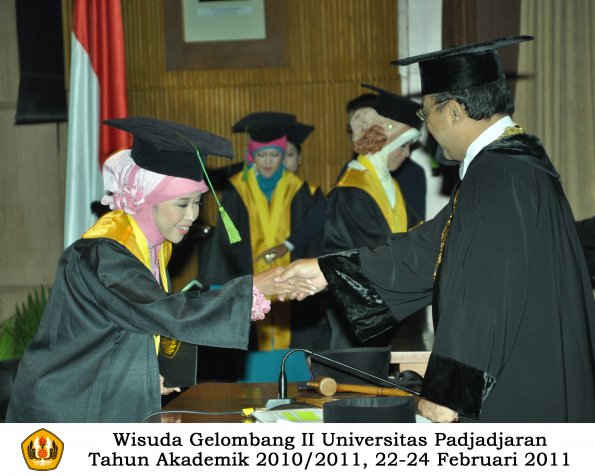 wisuda-fk-s2-spesialis-profesi-s1-d4-d3-oleh-rektor-067