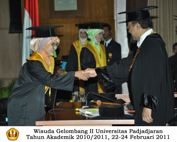 wisuda-fk-s2-spesialis-profesi-s1-d4-d3-oleh-rektor-069