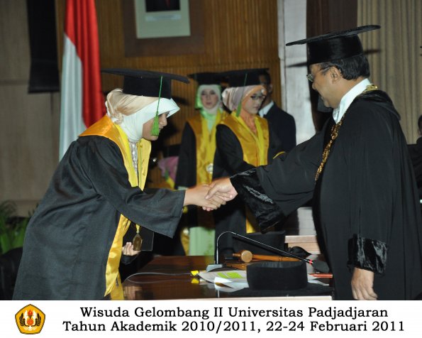 wisuda-fk-s2-spesialis-profesi-s1-d4-d3-oleh-rektor-070