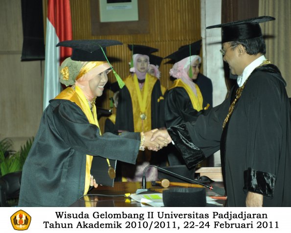 wisuda-fk-s2-spesialis-profesi-s1-d4-d3-oleh-rektor-077