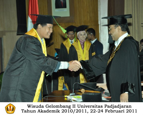 wisuda-fk-s2-spesialis-profesi-s1-d4-d3-oleh-rektor-101