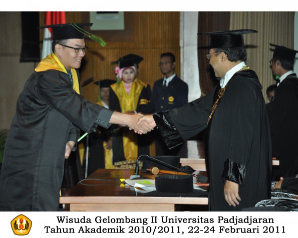 wisuda-fk-s2-spesialis-profesi-s1-d4-d3-oleh-rektor-108