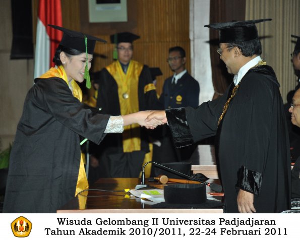 wisuda-fk-s2-spesialis-profesi-s1-d4-d3-oleh-rektor-109