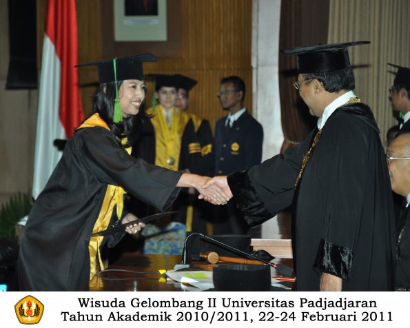 wisuda-fk-s2-spesialis-profesi-s1-d4-d3-oleh-rektor-110