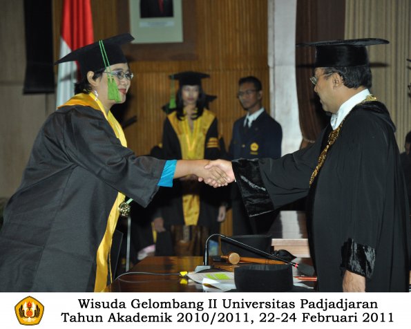 wisuda-fk-s2-spesialis-profesi-s1-d4-d3-oleh-rektor-112