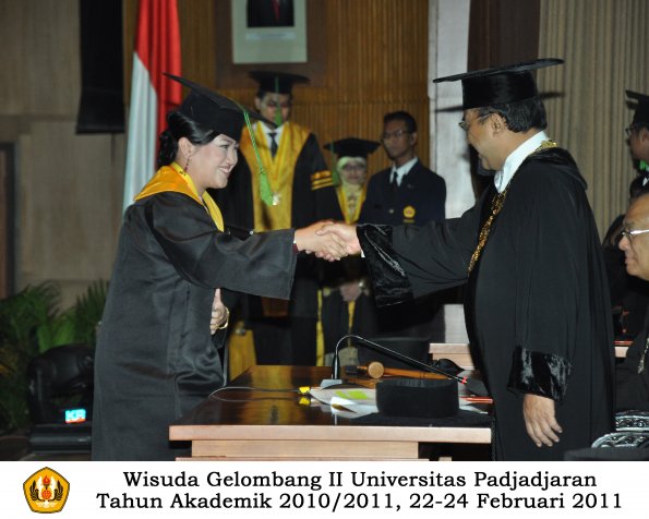 wisuda-fk-s2-spesialis-profesi-s1-d4-d3-oleh-rektor-116