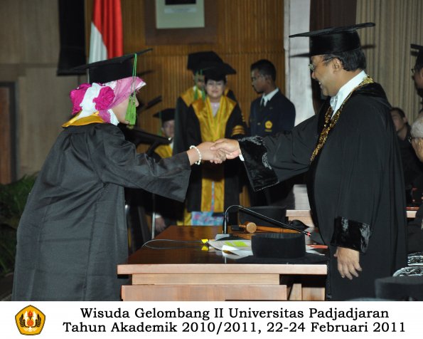 wisuda-fk-s2-spesialis-profesi-s1-d4-d3-oleh-rektor-118