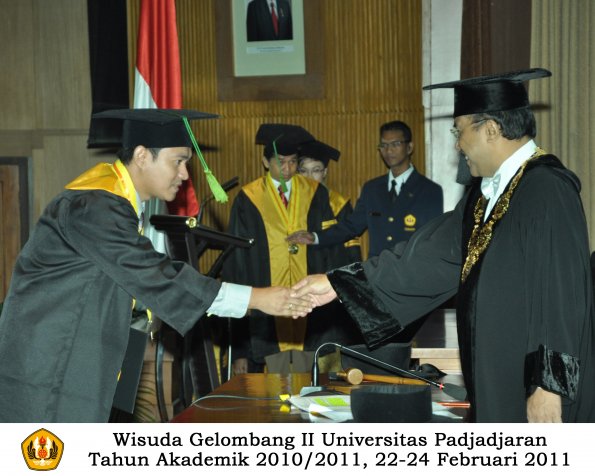 wisuda-fk-s2-spesialis-profesi-s1-d4-d3-oleh-rektor-119