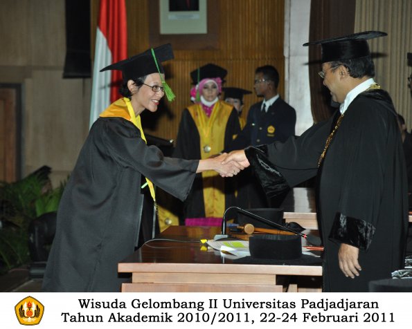 wisuda-fk-s2-spesialis-profesi-s1-d4-d3-oleh-rektor-120